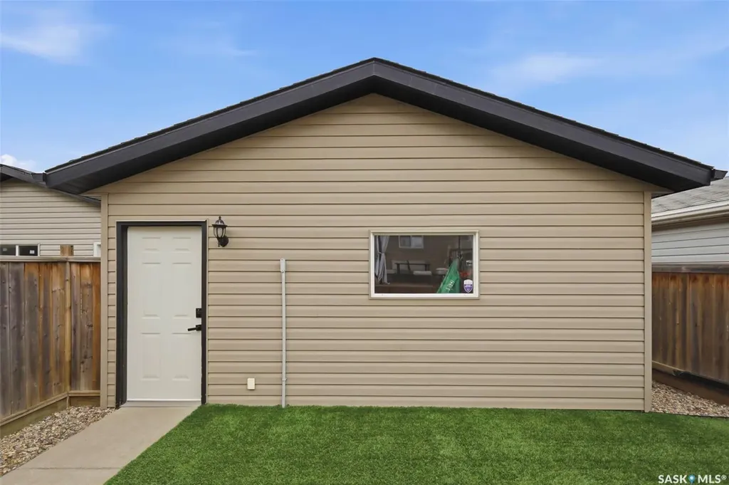 722 Lamarsh Lane Saskatoon SK S7W 1B6