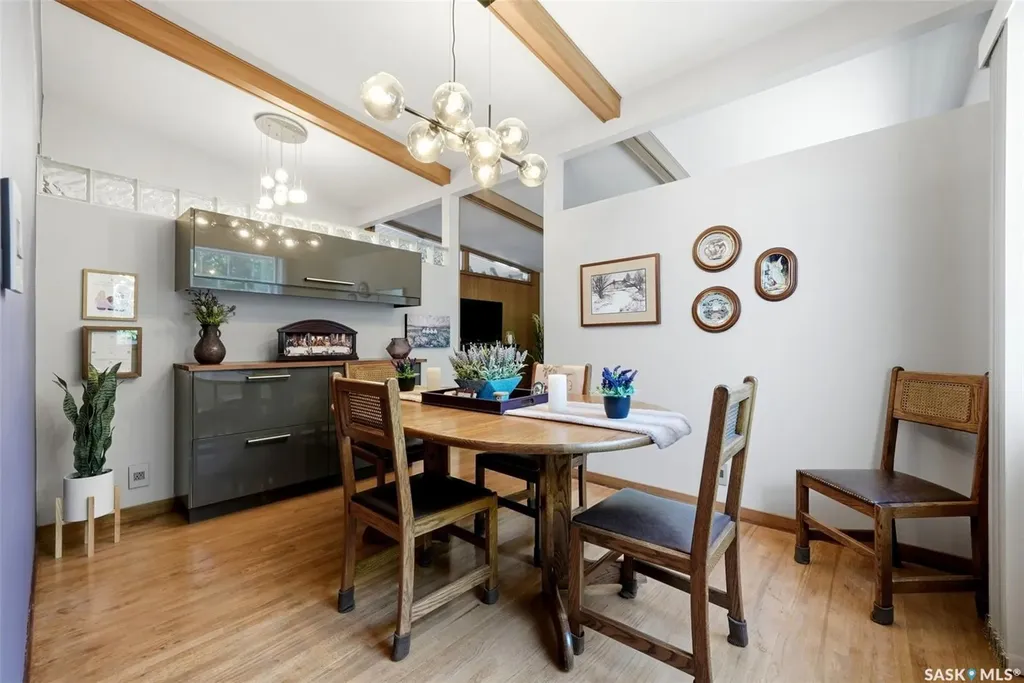 2738 Cameron Street Regina SK S4T 2W6