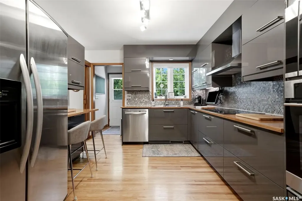 2738 Cameron Street Regina SK S4T 2W6