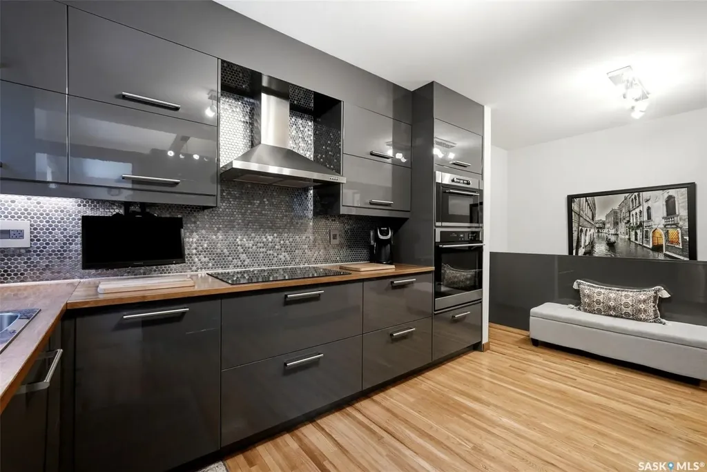 2738 Cameron Street Regina SK S4T 2W6
