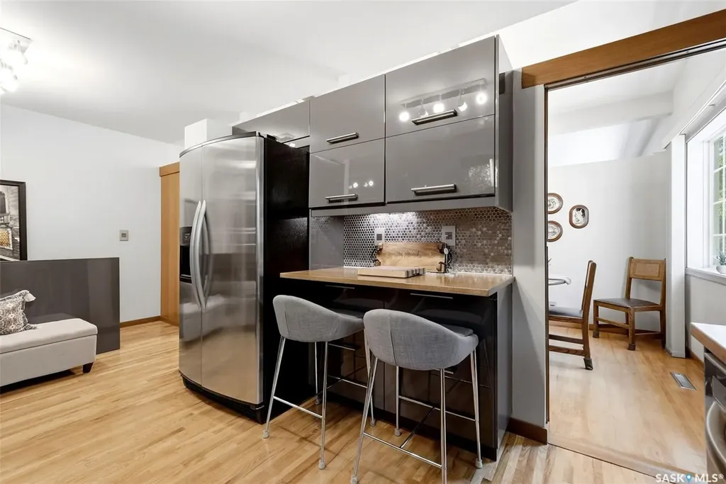 2738 Cameron Street Regina SK S4T 2W6