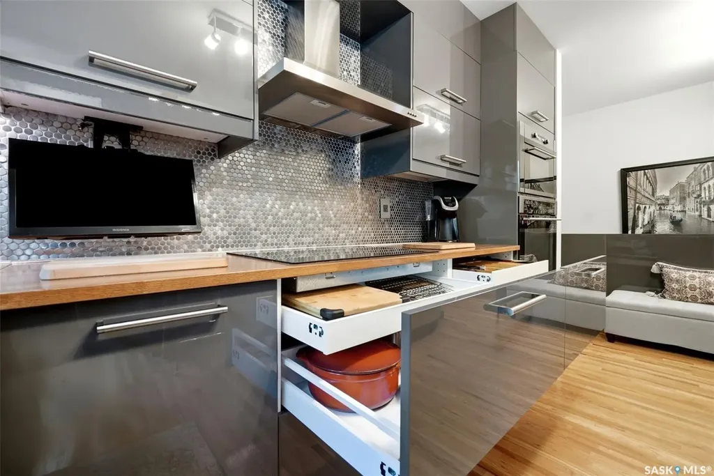 2738 Cameron Street Regina SK S4T 2W6
