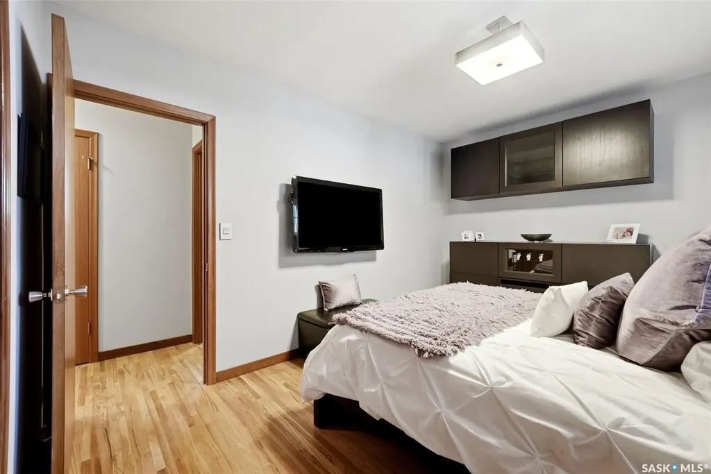 2738 Cameron Street Regina SK S4T 2W6