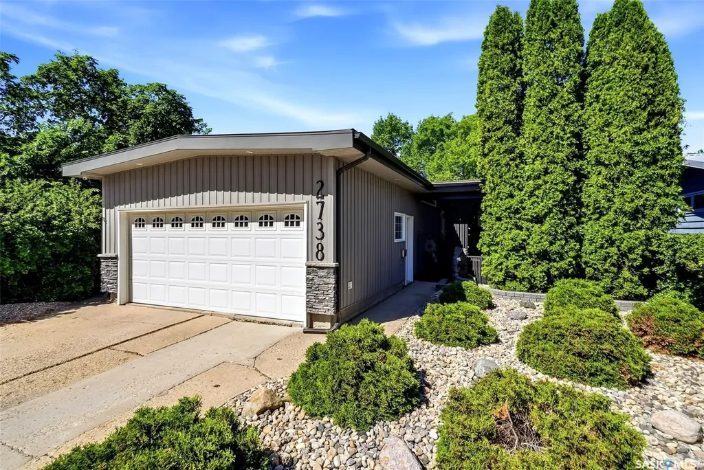 2738 Cameron Street Regina SK S4T 2W6