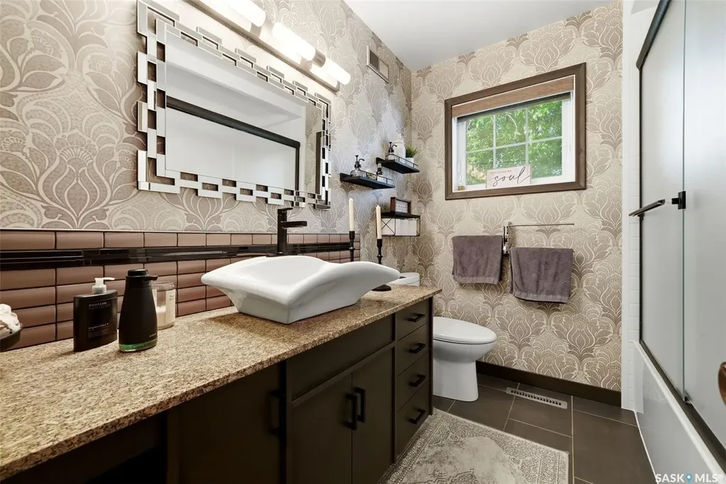 2738 Cameron Street Regina SK S4T 2W6