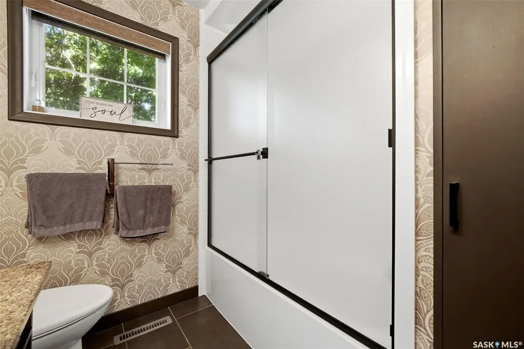 2738 Cameron Street Regina SK S4T 2W6