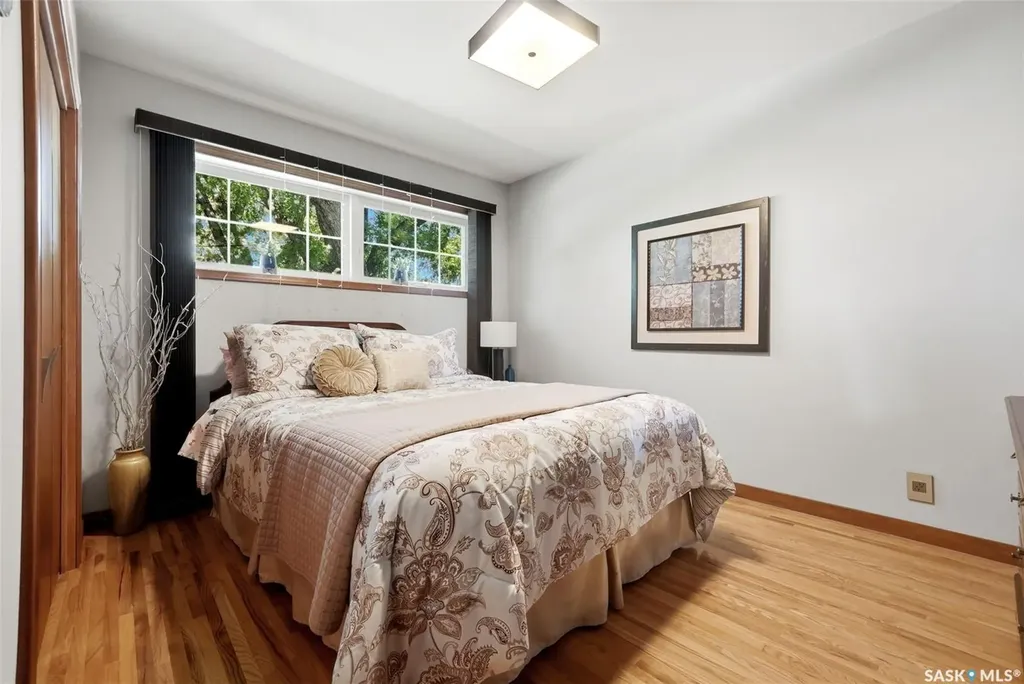 2738 Cameron Street Regina SK S4T 2W6