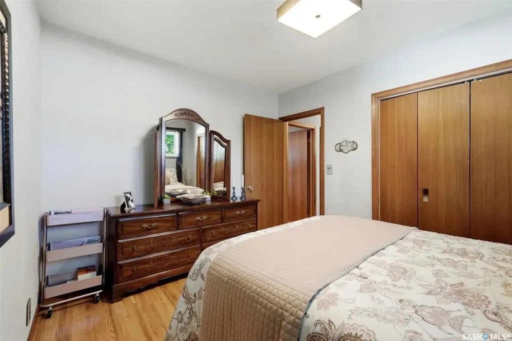 2738 Cameron Street Regina SK S4T 2W6