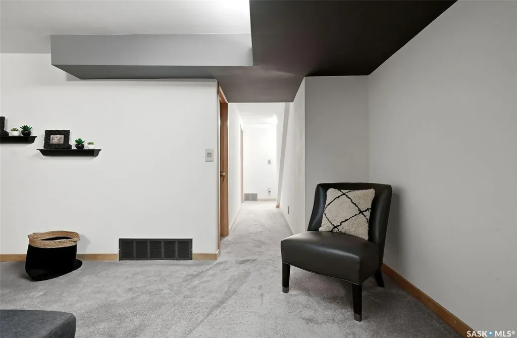 2738 Cameron Street Regina SK S4T 2W6