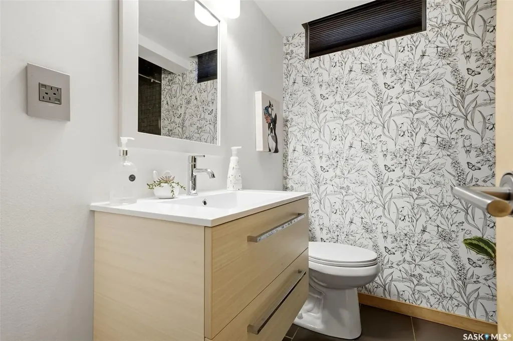 2738 Cameron Street Regina SK S4T 2W6