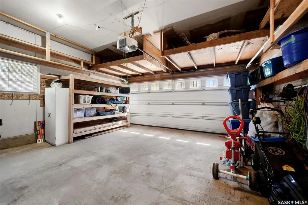 2738 Cameron Street Regina SK S4T 2W6
