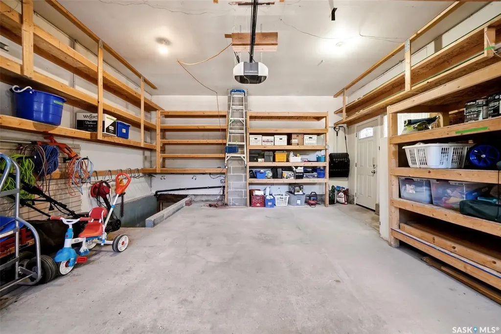 2738 Cameron Street Regina SK S4T 2W6