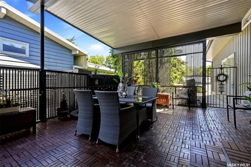2738 Cameron Street Regina SK S4T 2W6