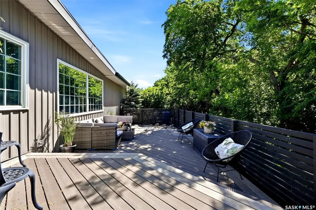 2738 Cameron Street Regina SK S4T 2W6