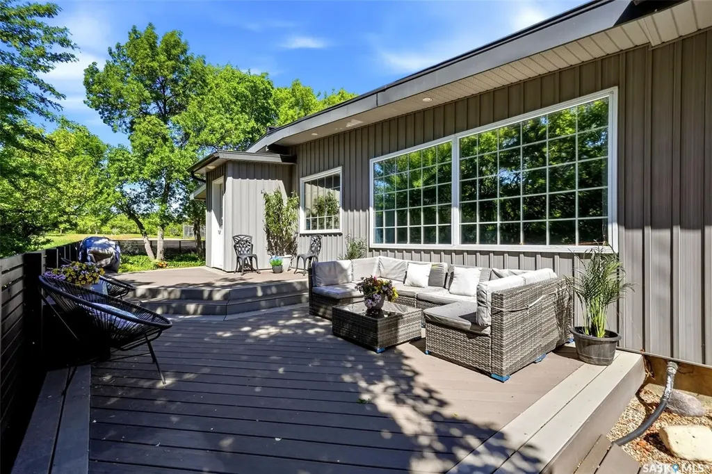2738 Cameron Street Regina SK S4T 2W6