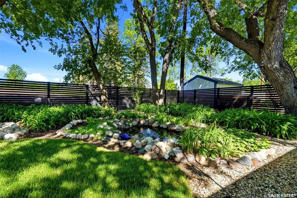 2738 Cameron Street Regina SK S4T 2W6