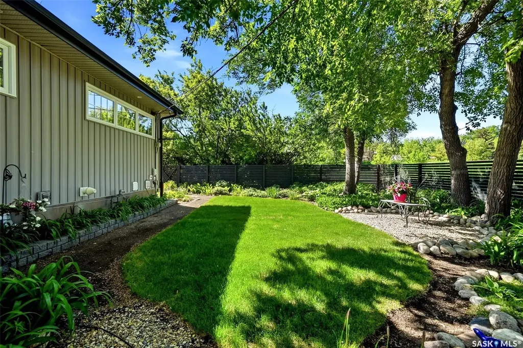 2738 Cameron Street Regina SK S4T 2W6