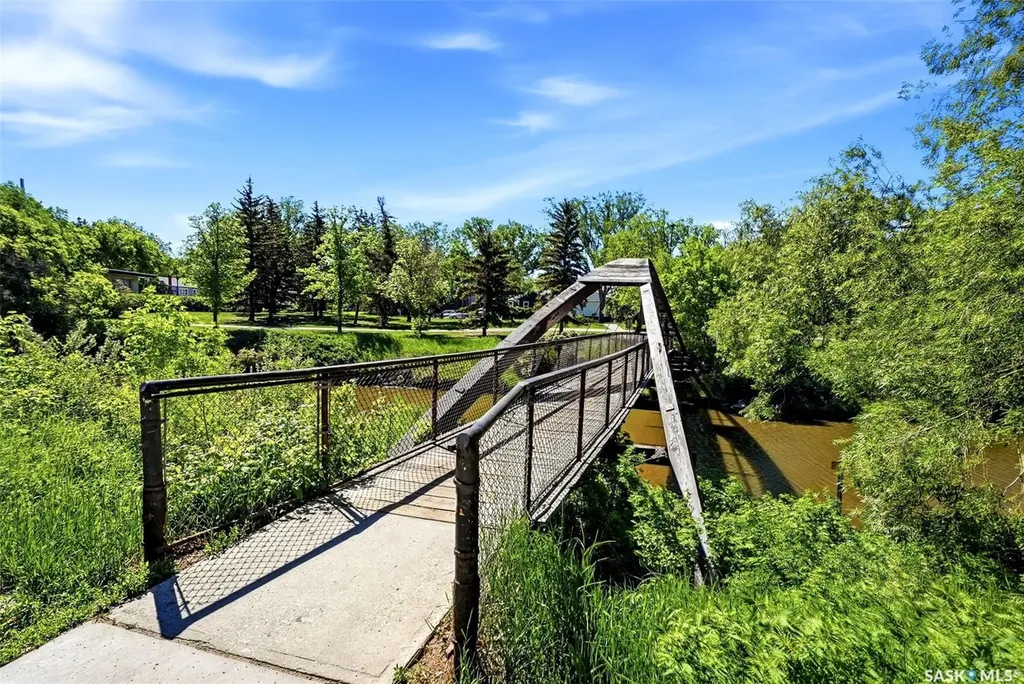2738 Cameron Street Regina SK S4T 2W6