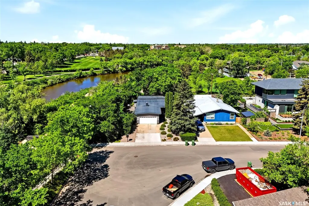 2738 Cameron Street Regina SK S4T 2W6