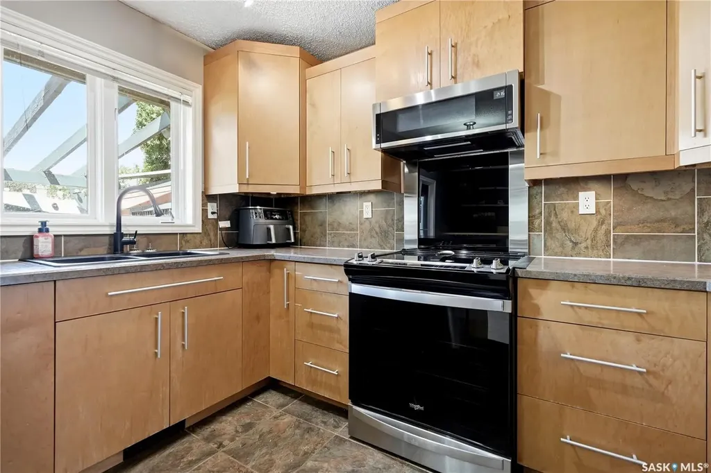 179 Merlin Crescent Regina SK S4R 3E6