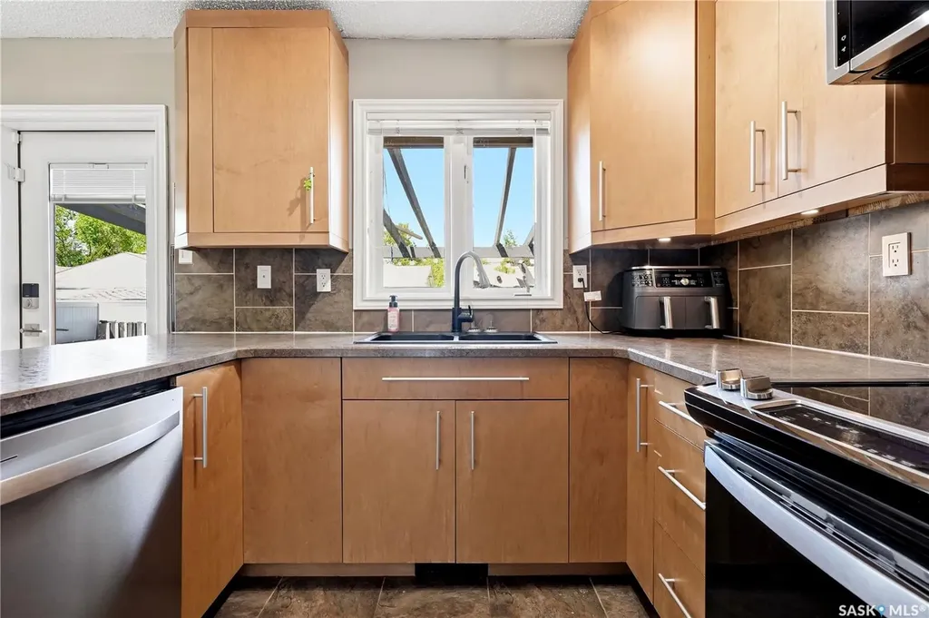 179 Merlin Crescent Regina SK S4R 3E6