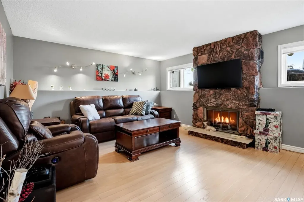 179 Merlin Crescent Regina SK S4R 3E6