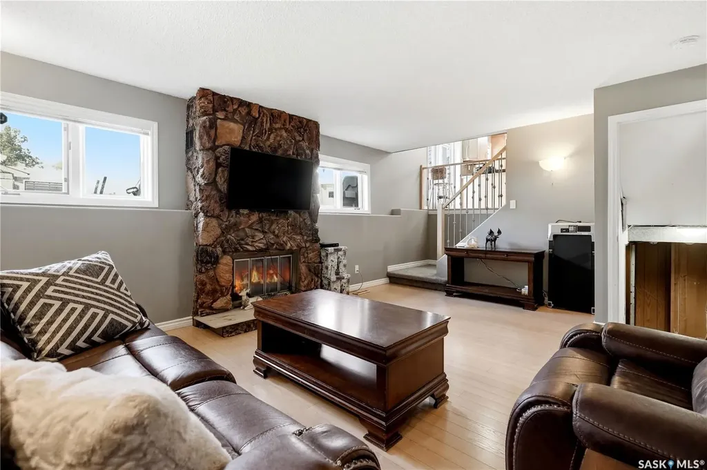 179 Merlin Crescent Regina SK S4R 3E6