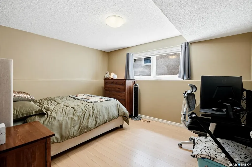 179 Merlin Crescent Regina SK S4R 3E6