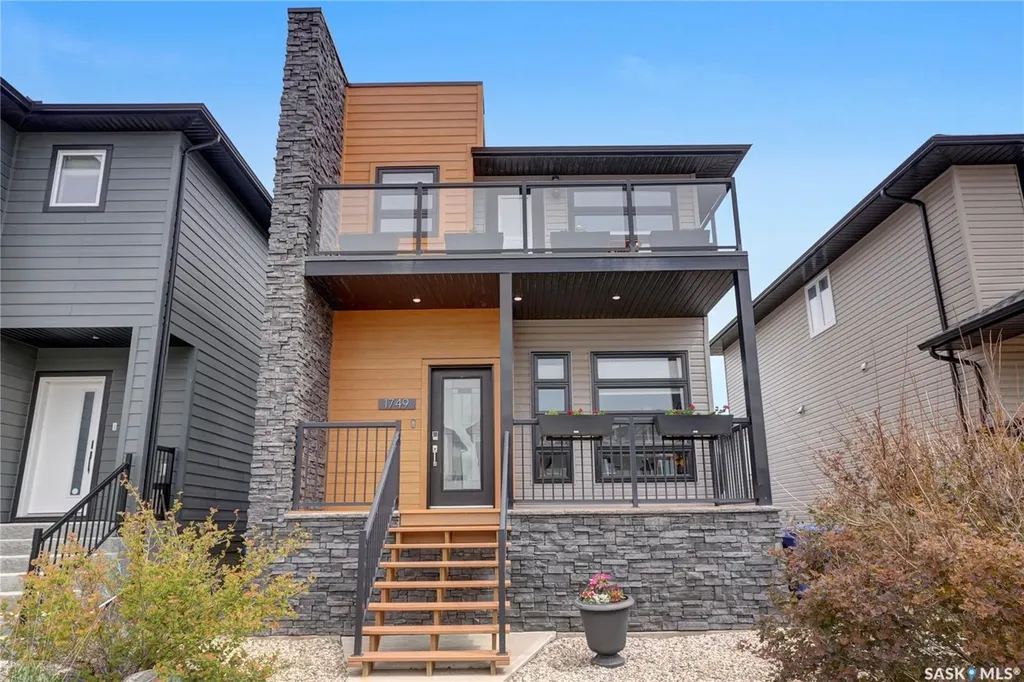 1749 11th Avenue NW Moose Jaw SK S6J 0B3