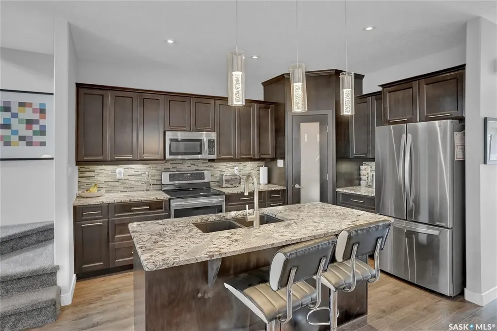 1749 11th Avenue NW Moose Jaw SK S6J 0B3