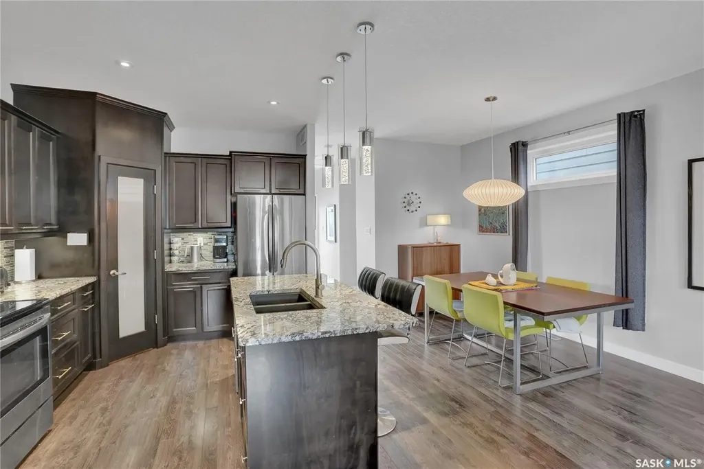 1749 11th Avenue NW Moose Jaw SK S6J 0B3