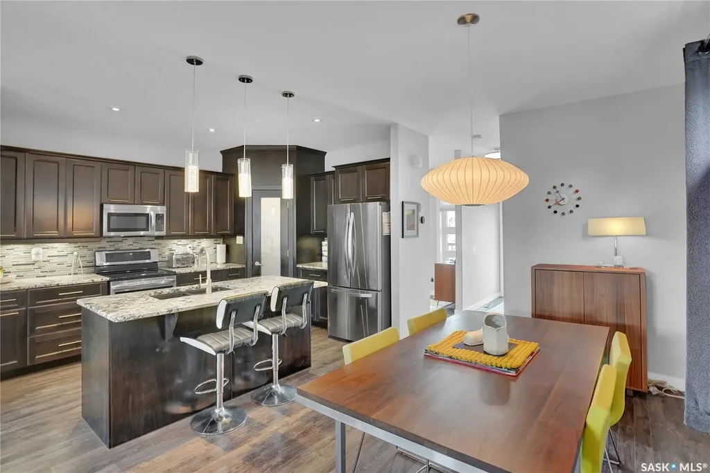 1749 11th Avenue NW Moose Jaw SK S6J 0B3