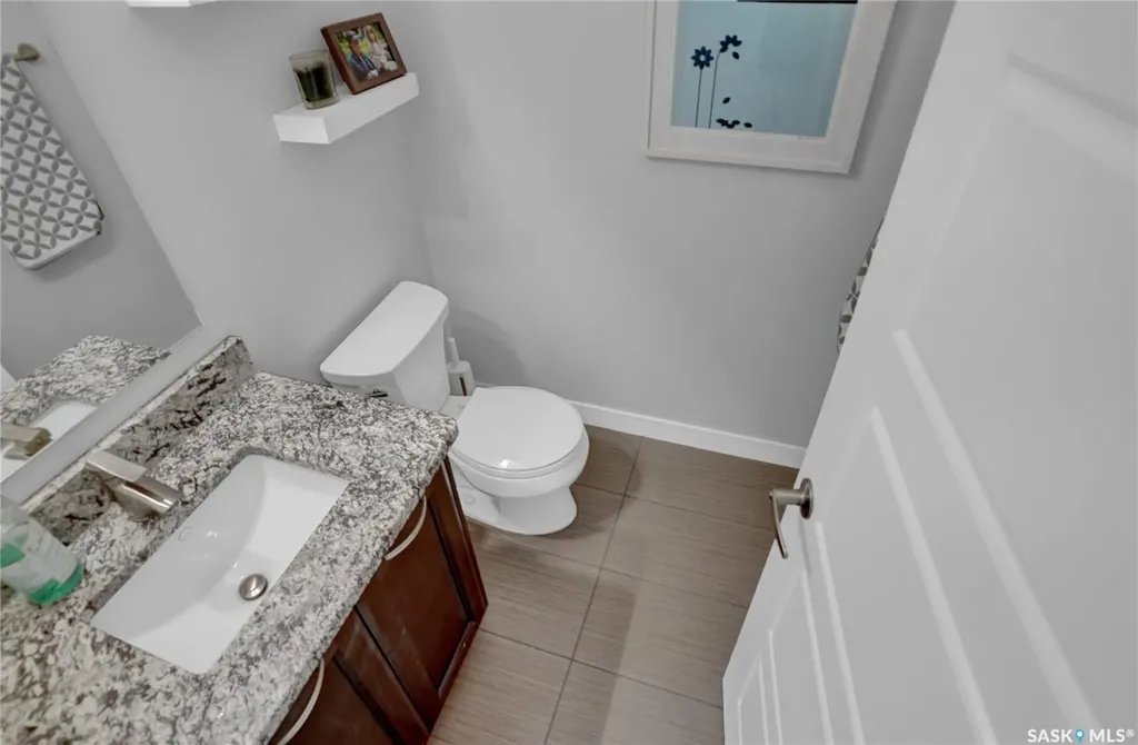 1749 11th Avenue NW Moose Jaw SK S6J 0B3
