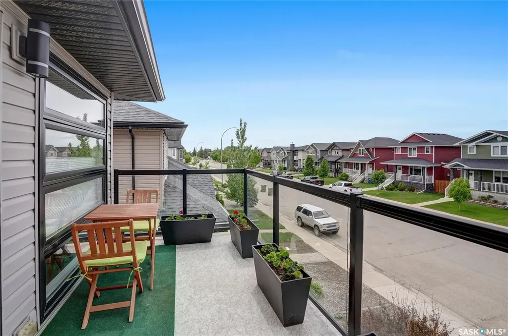 1749 11th Avenue NW Moose Jaw SK S6J 0B3