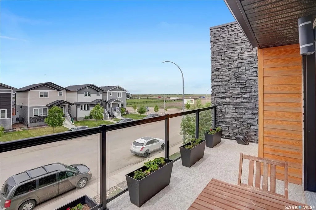 1749 11th Avenue NW Moose Jaw SK S6J 0B3