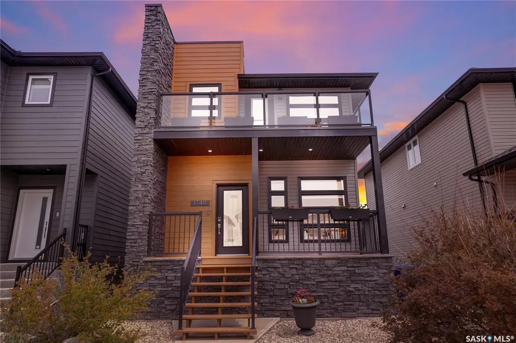 1749 11th Avenue NW Moose Jaw SK S6J 0B3