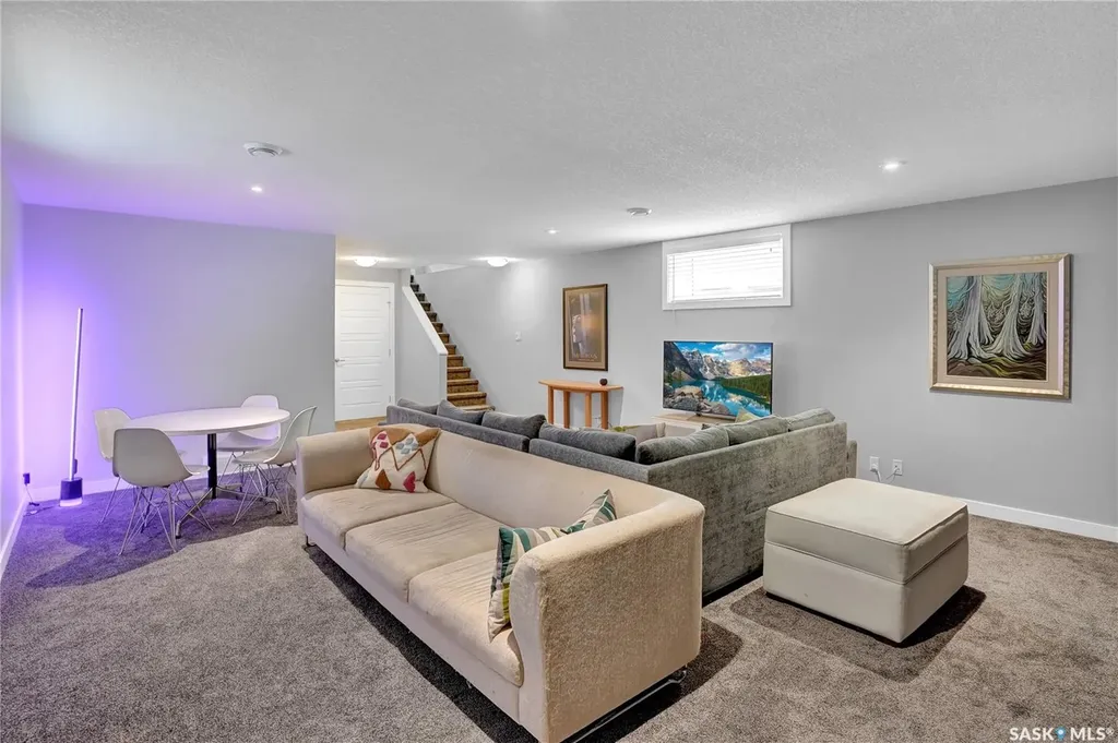 1749 11th Avenue NW Moose Jaw SK S6J 0B3