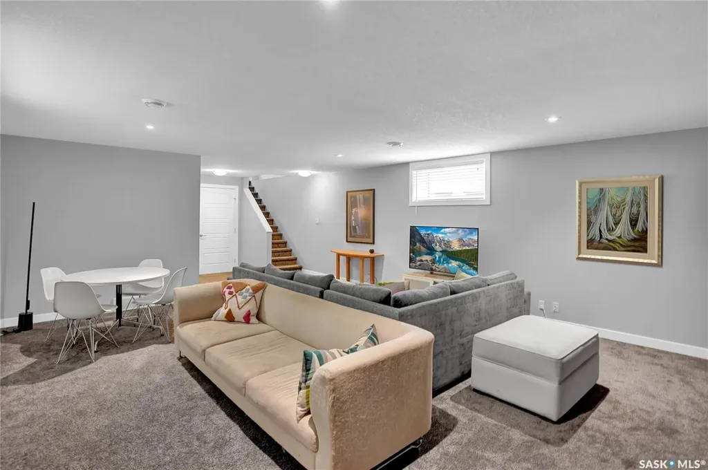 1749 11th Avenue NW Moose Jaw SK S6J 0B3