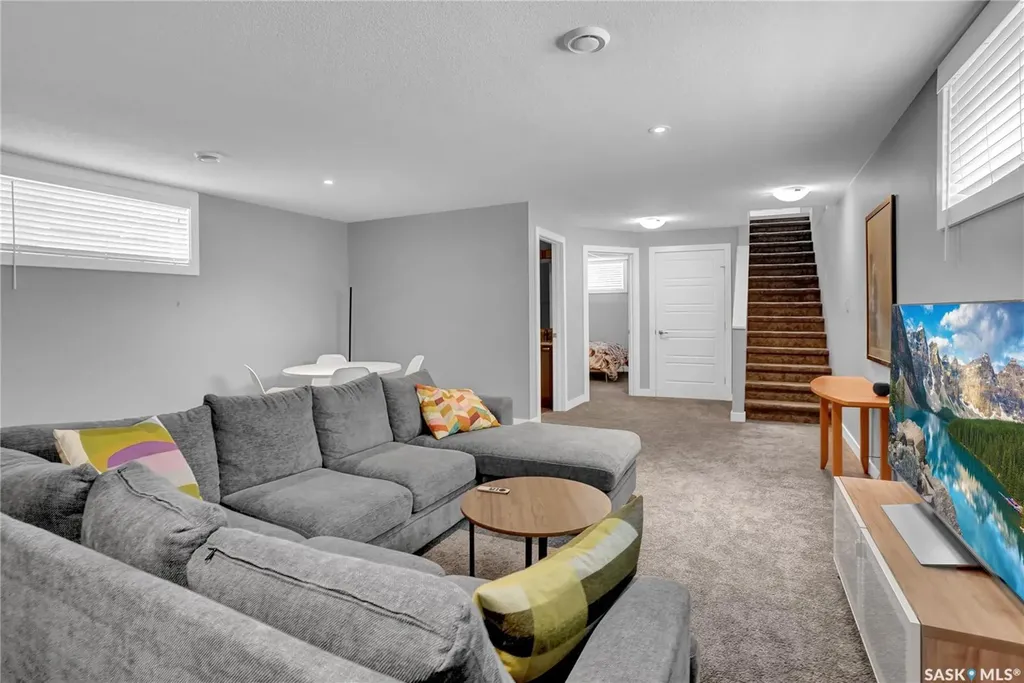 1749 11th Avenue NW Moose Jaw SK S6J 0B3