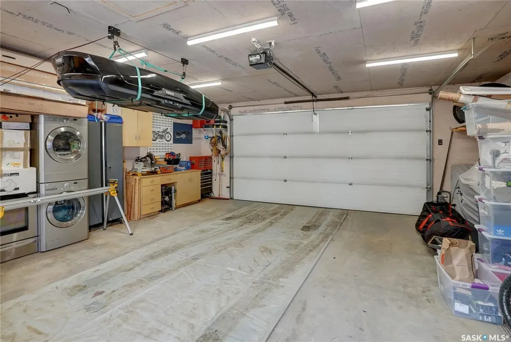 1749 11th Avenue NW Moose Jaw SK S6J 0B3