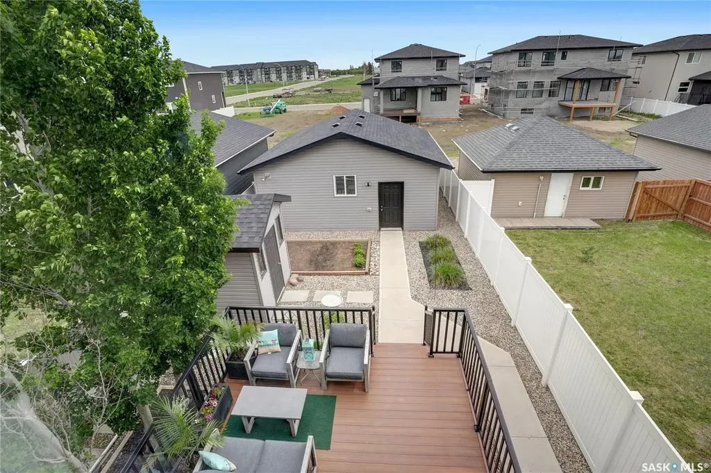 1749 11th Avenue NW Moose Jaw SK S6J 0B3