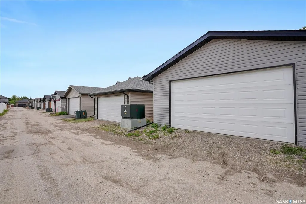 1749 11th Avenue NW Moose Jaw SK S6J 0B3