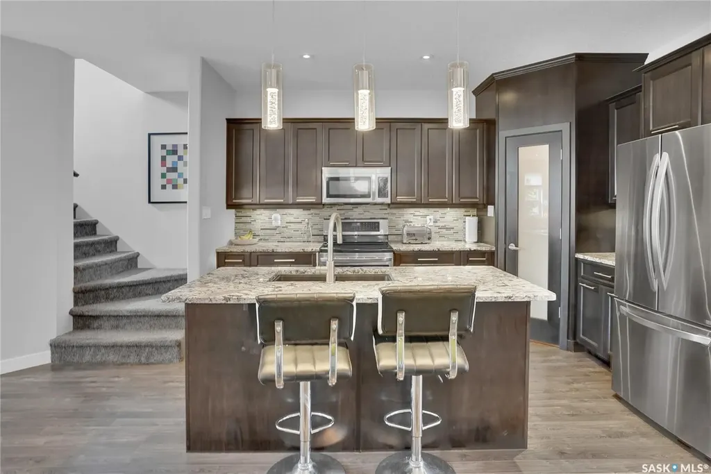 1749 11th Avenue NW Moose Jaw SK S6J 0B3