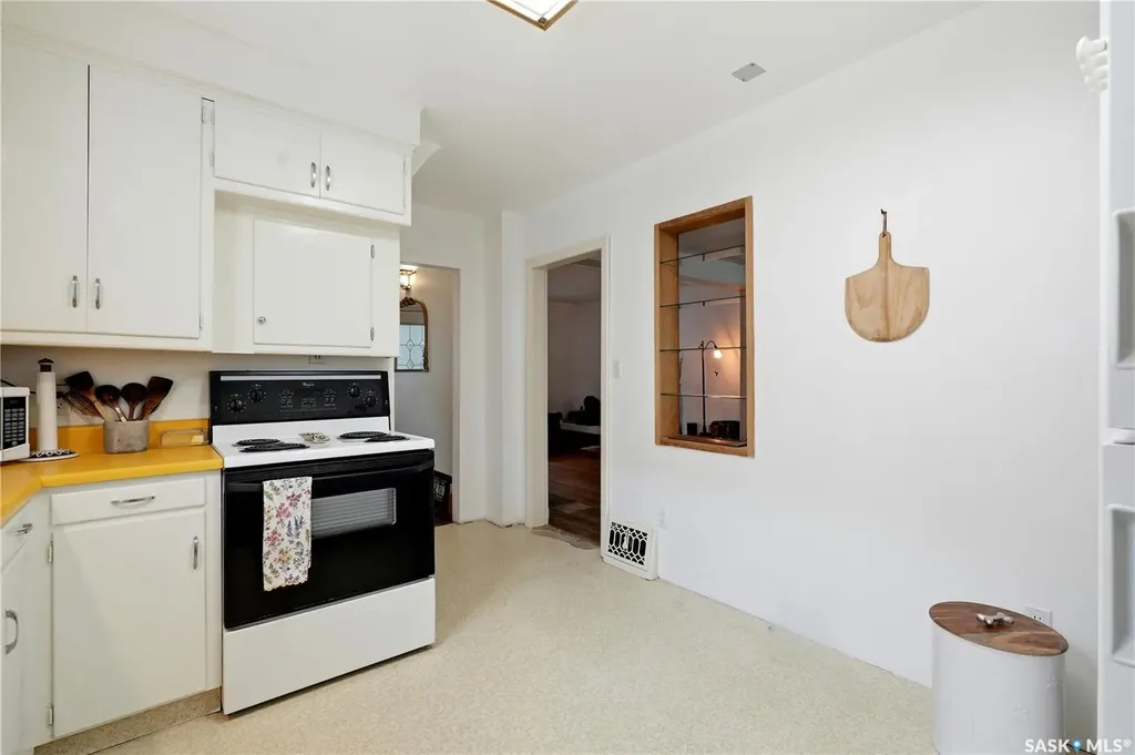 734 10th Street E Saskatoon SK S7H 0H1