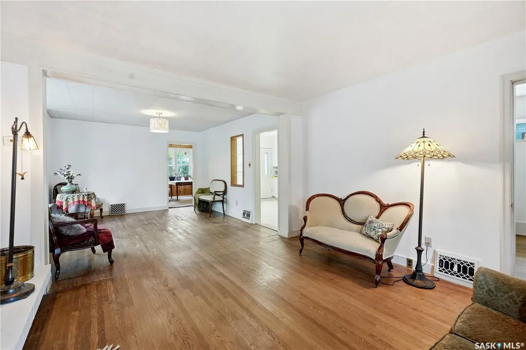 734 10th Street E Saskatoon SK S7H 0H1