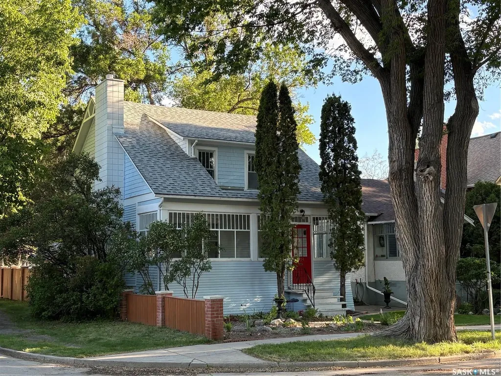 734 10th Street E Saskatoon SK S7H 0H1