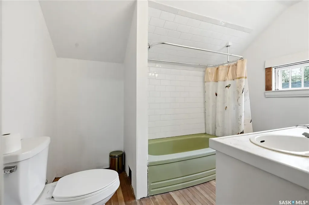 734 10th Street E Saskatoon SK S7H 0H1