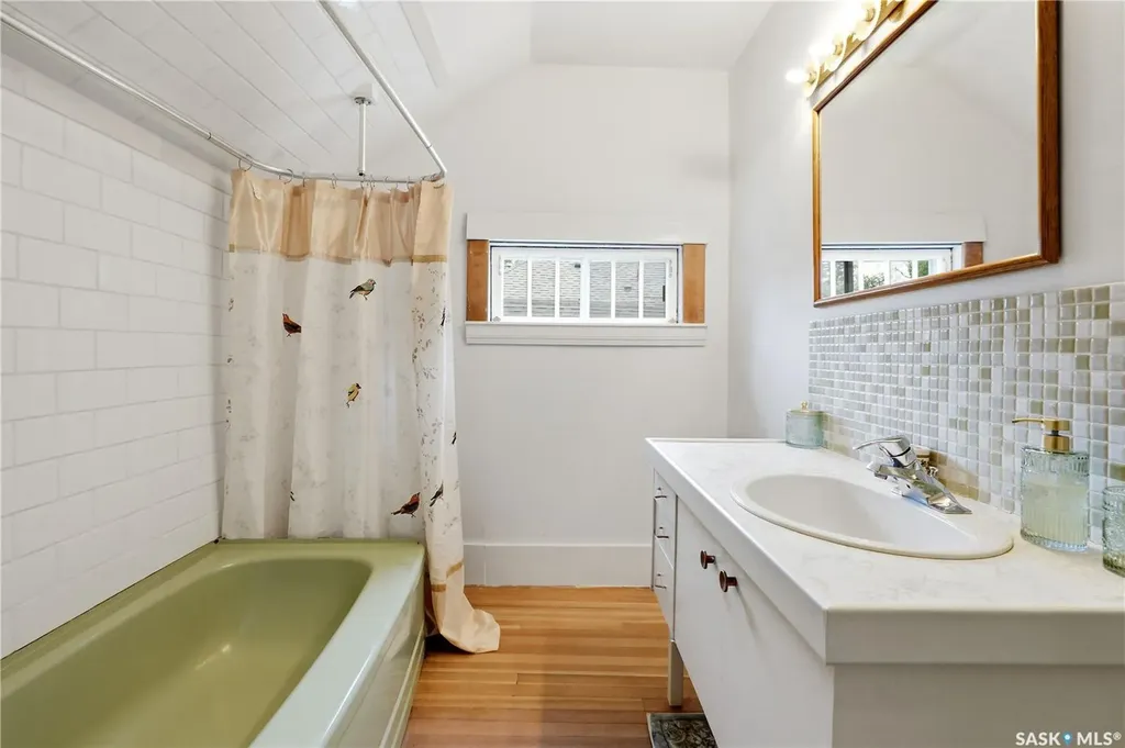 734 10th Street E Saskatoon SK S7H 0H1