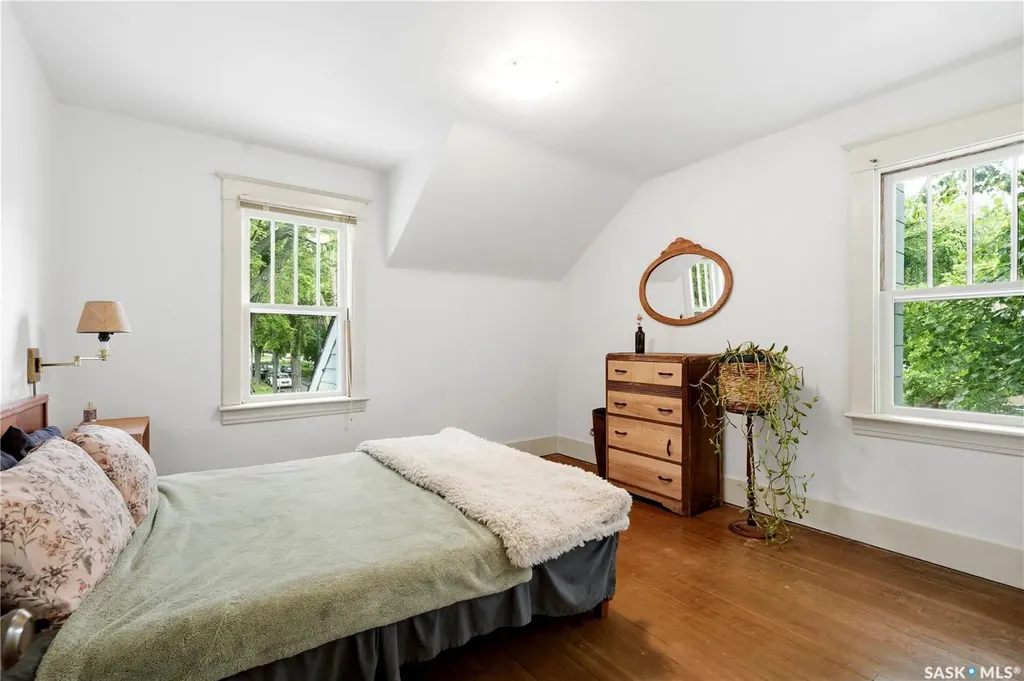 734 10th Street E Saskatoon SK S7H 0H1