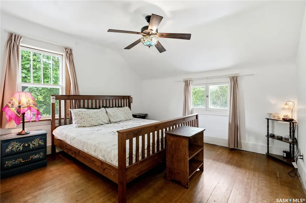 734 10th Street E Saskatoon SK S7H 0H1